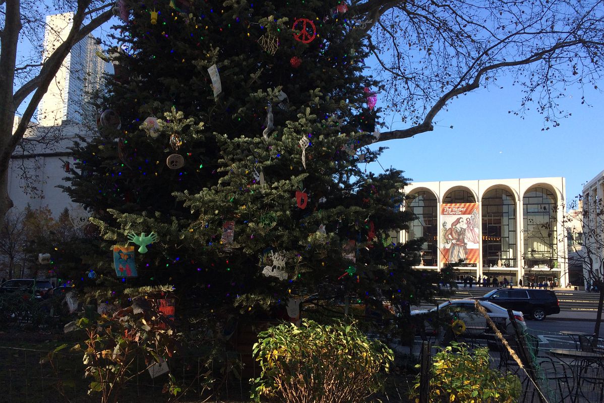 09-1 Christmas Tree In Dante Park With The Metropolitan Opera House Lincoln Center New York City